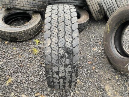 Opona ciężarowa używana 245/70R17.5 HANKOOK SMART FLEX DH35 / 9mm