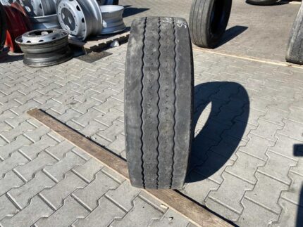 Opona ciężarowa używana 245/70R17.5 MICHELIN X SPECIALTRAILER XTE / 7-8mm
