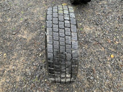 Opona ciężarowa używana 265/70R17.5 BIEŻNIKOWANA TYP KOSTKA / 10-11mm