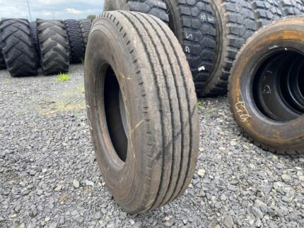  Opona ciężarowa używana 9.5R17.5 KUMHO KRT02 / 12-13mm