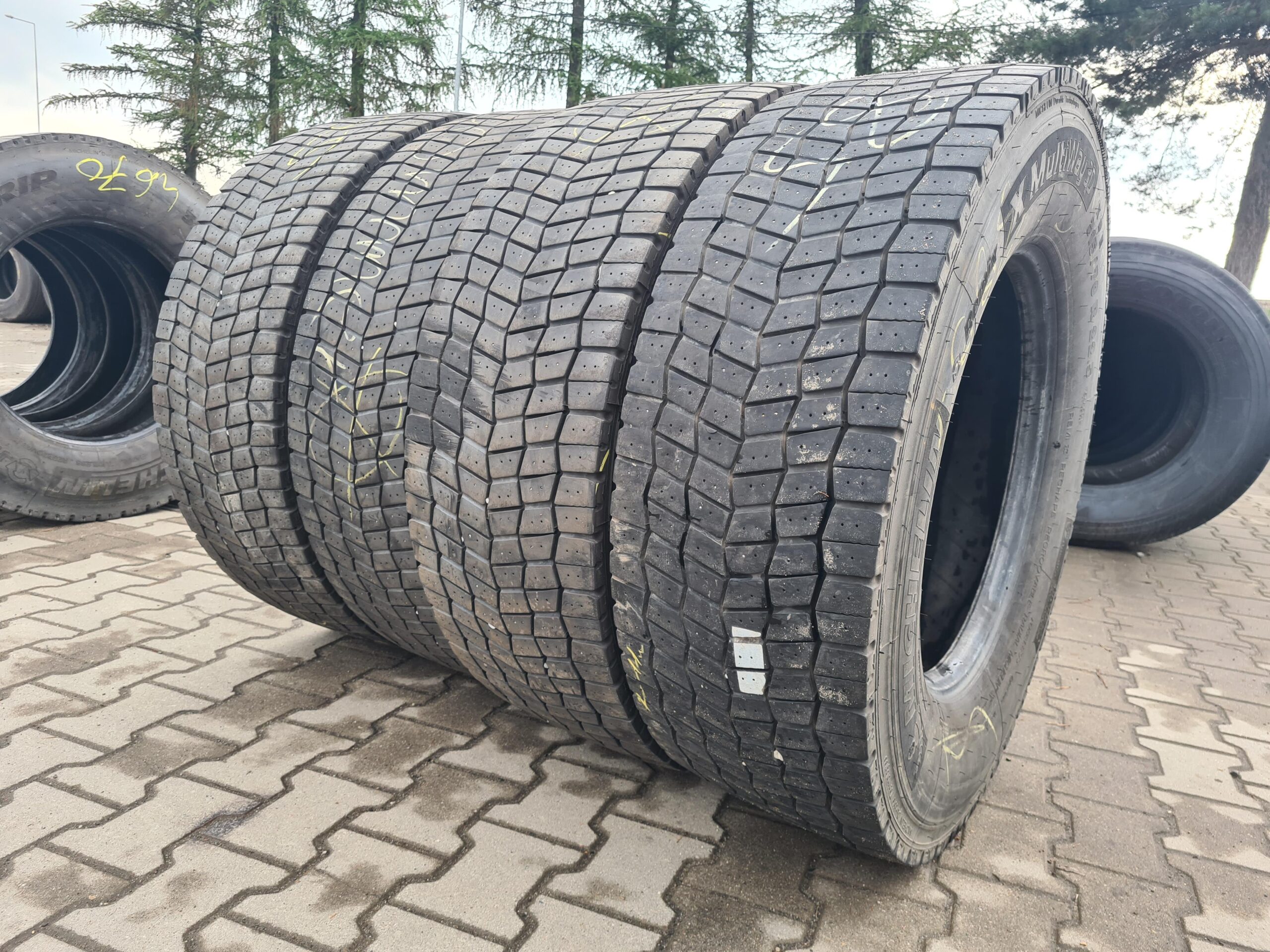 Opony ciężarowe używana 315/70R22.5 MICHELIN X MULTIWAY 3D XDE / 6-11mm Opony ciężarowe używana 315/70R22.5 MICHELIN X MULTIWAY 3D XDE / 6-11mm