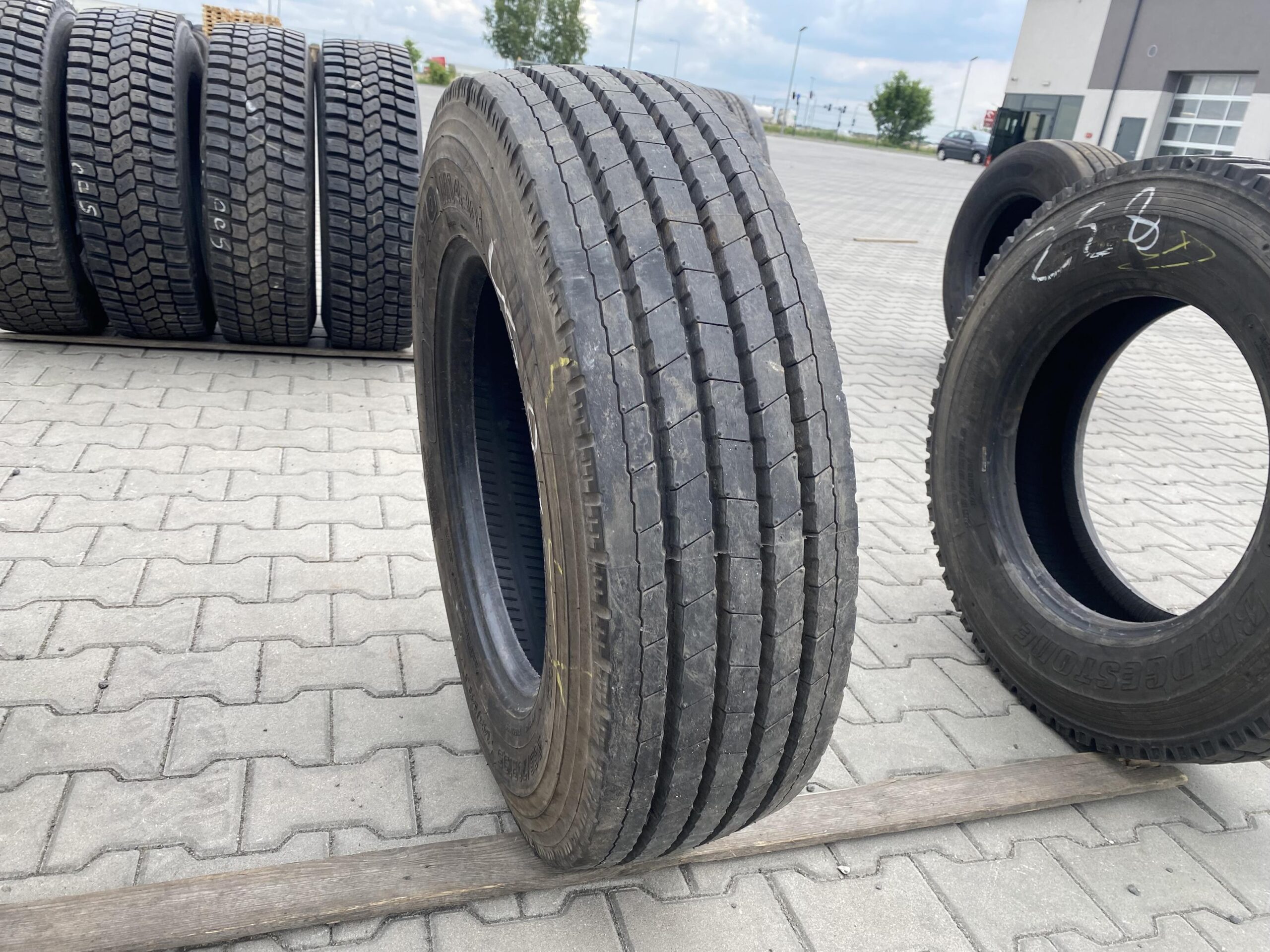 Opony ciężarowe 385/65R22.5 CONTINENTAL HSR2 / 9mm Opona ciężarowa 265/70R19.5 TOYO M1430 / 100% Bieżnika
