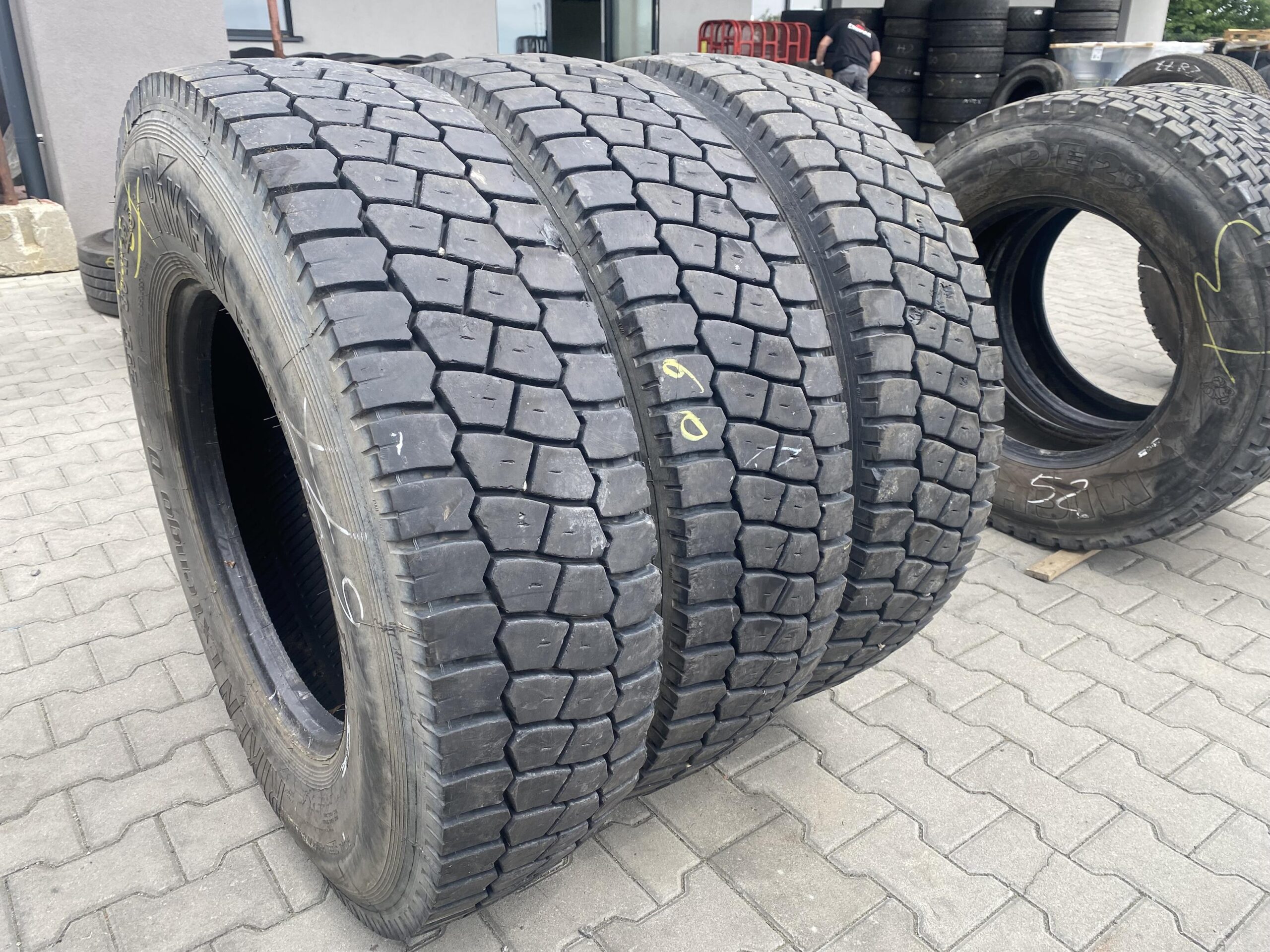 Opony ciężarowe 315/80R22.5 BLACKLION BA220 / 16mm Opony ciężarowe 295/80R22.5 RIKEN EXTENGO D / 15-16mm