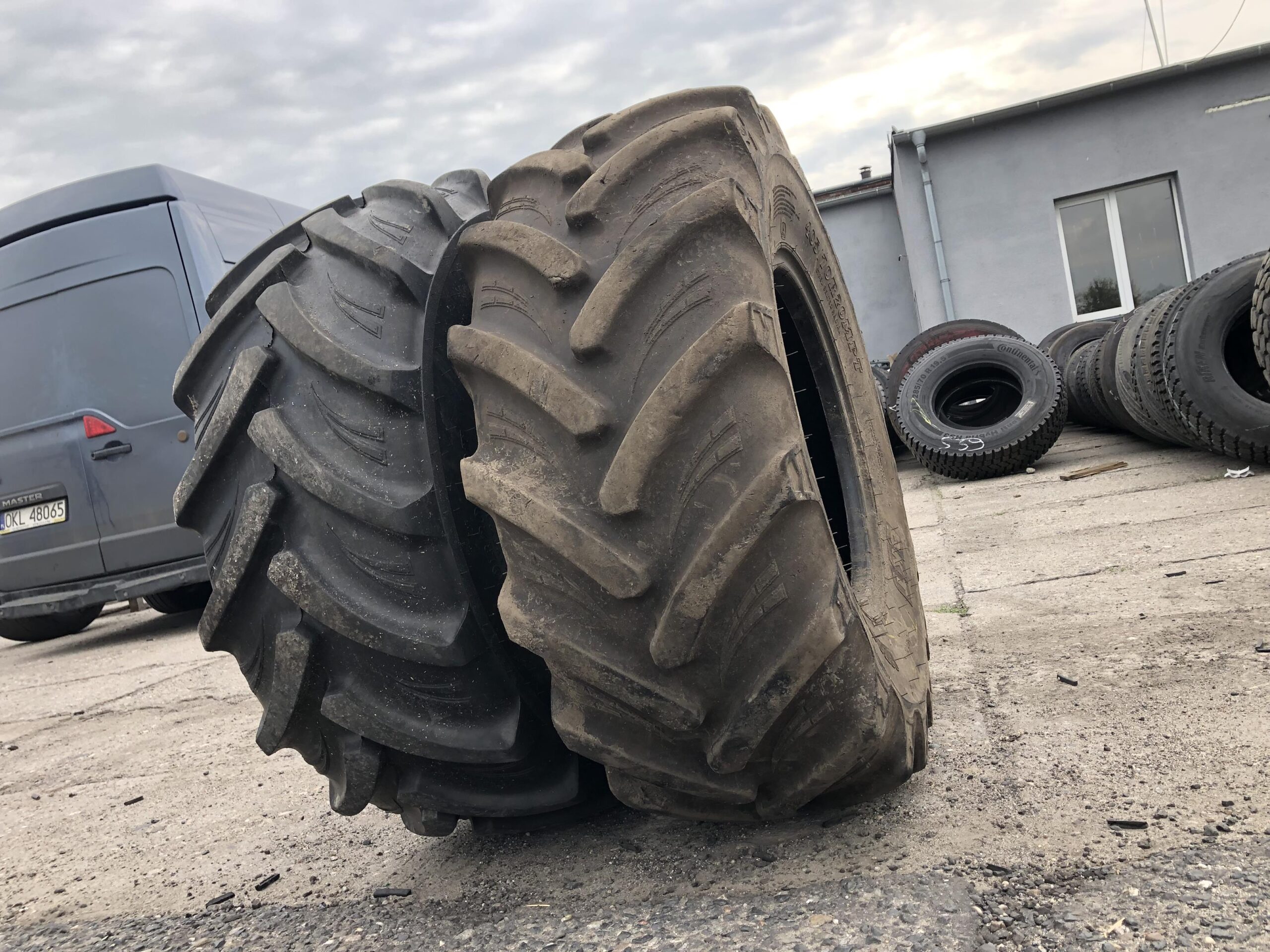 Opona do maszyn budowlanych 405/70R20 16/70-20 BKT MULTIMAX MP515 / 90% bieżnika Opona do maszyn budowlanych 405/70R20 16/70-20 BKT MULTIMAX MP515 / 90% bieżnika