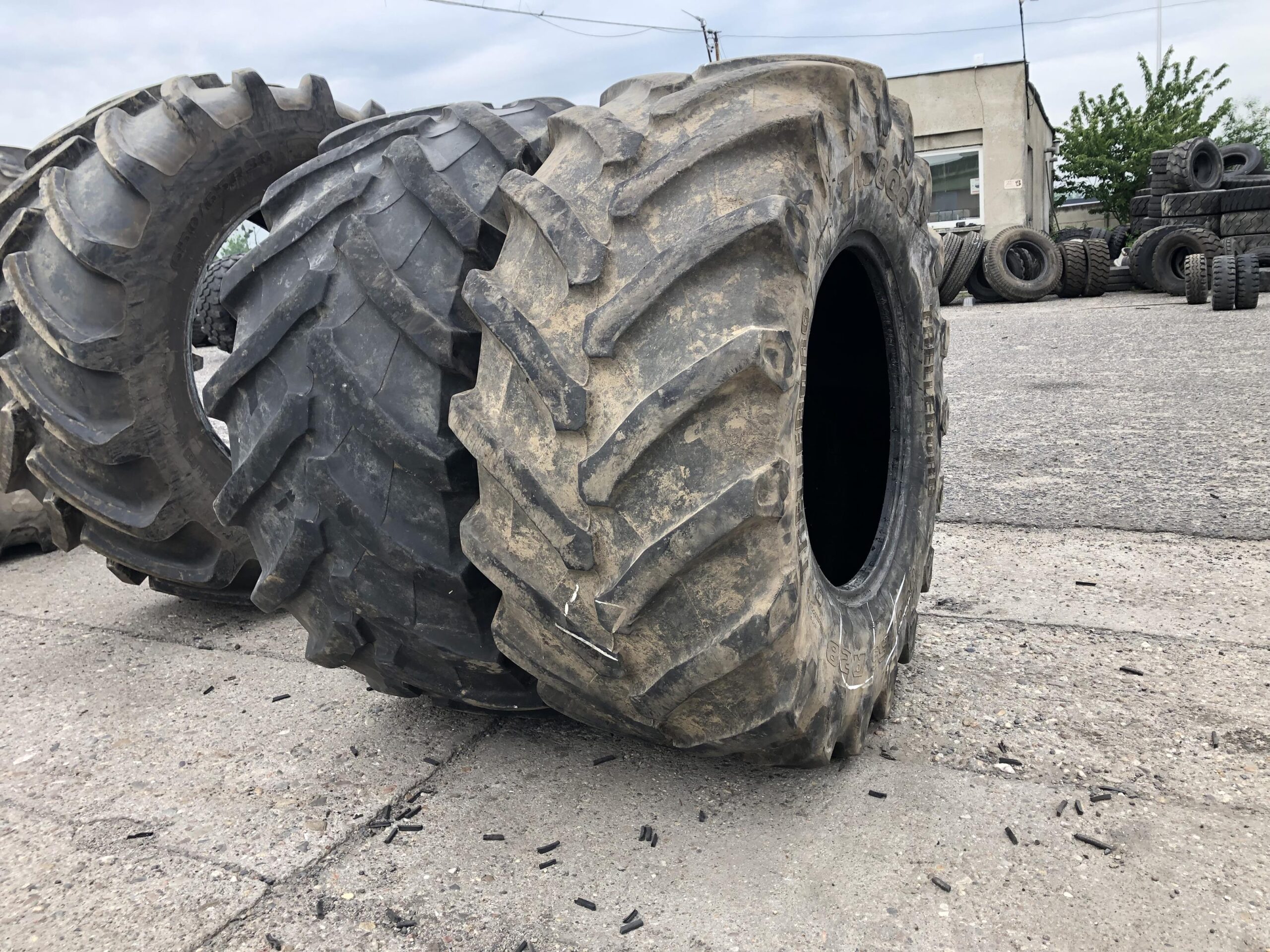 Opona rolnicza 600/65R28 TRELLEBORG TM800 / 50% bieżnika Opona rolnicza 600/65R28 TRELLEBORG TM800 / 50% bieżnika