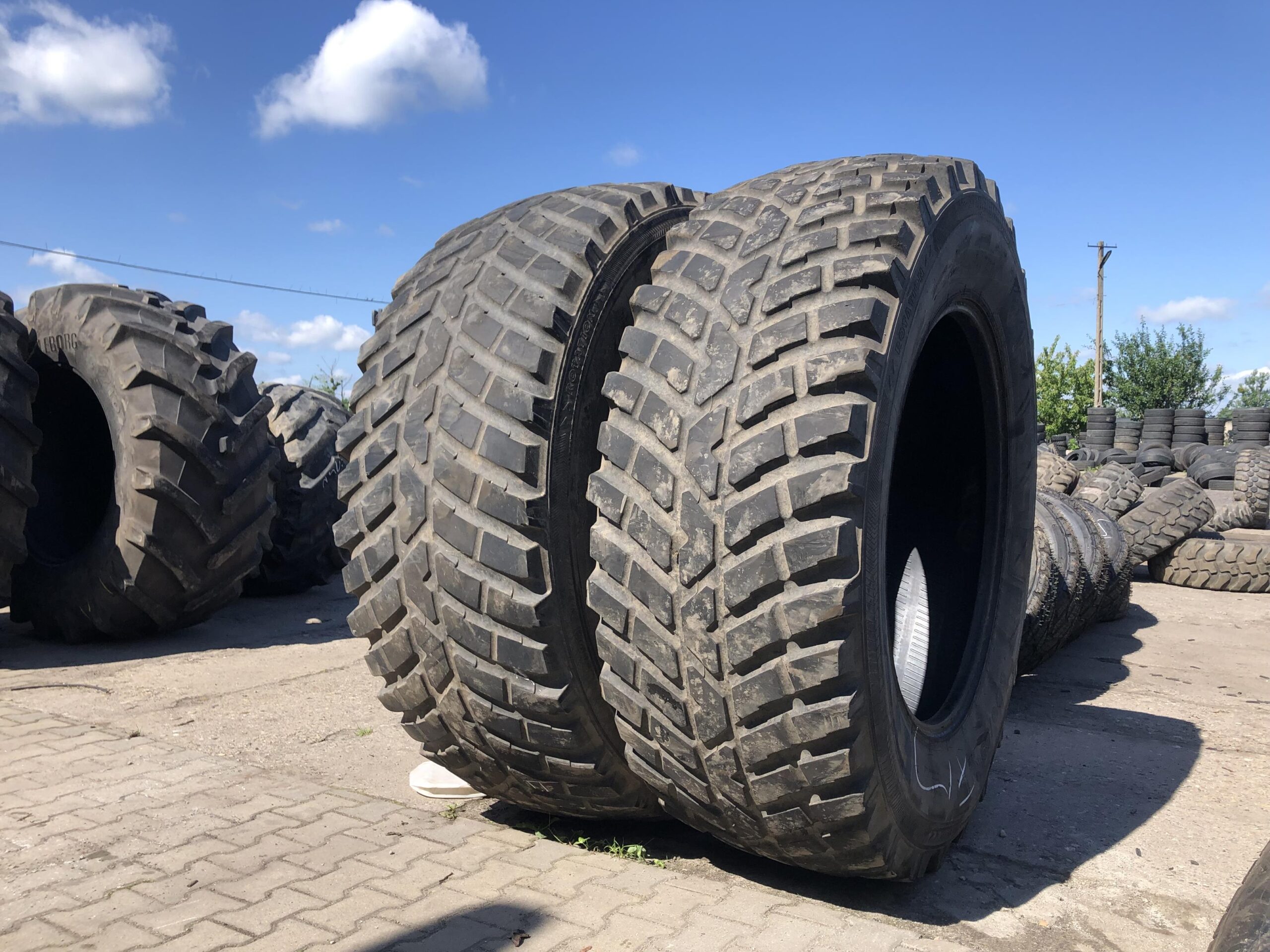 Opona rolnicza 650/65R342 NOKIAN TRI2 / 40% bieżnika Opona rolnicza 650/65R342 NOKIAN TRI2 / 40% bieżnika
