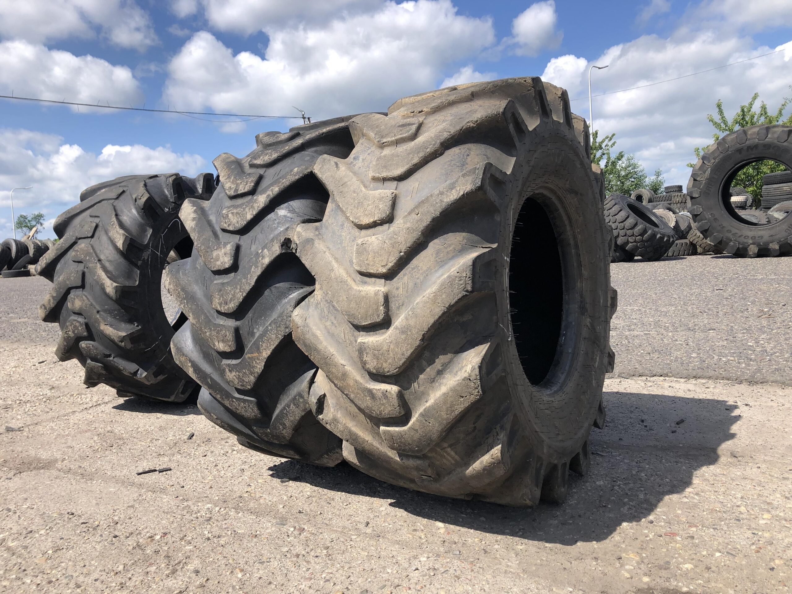 Opona przemysłowa 18-19.5 MITAS MPT-06 / 65% bieżnika Opona przemysłowa 18-19.5 MITAS MPT-06 / 65% bieżnika