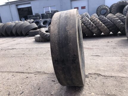 Opona do walca drogowego 11.00-20 BKT PAC MASTER / walec drogowy 80% bieżnika