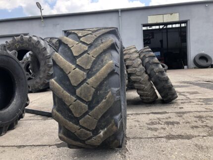Opona przemysłowa  18-19.5 BKT MP567 / 50% bieżnika