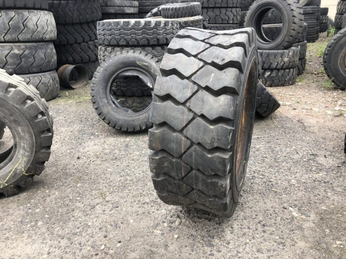 Opona ciężarowa 300-15 315/70-15 CONTINENTAL IC40 / 100% bieżnika