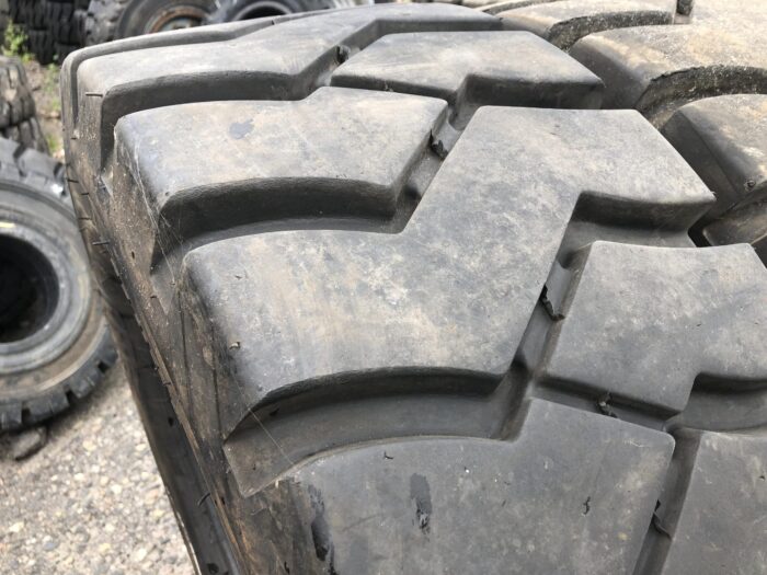 Opony ciężarowe 300-15 315/70-15 BKT PL801 / 85% bieżnika