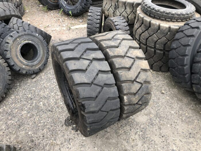 Opony ciężarowe 300-15 315/70-15 BKT PL801 / 85% bieżnika
