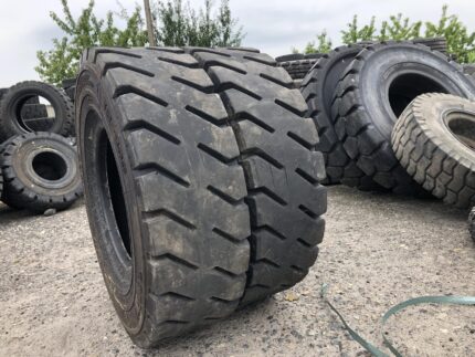  Opona przemysłowa  7.00E12 TRELLEBORG TR900 / 80% bieżnika