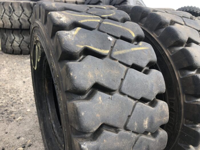 Opona przemysłowa  21X8-9 200/75-9 CONTINENTAL IC40 / 80% bieżnika