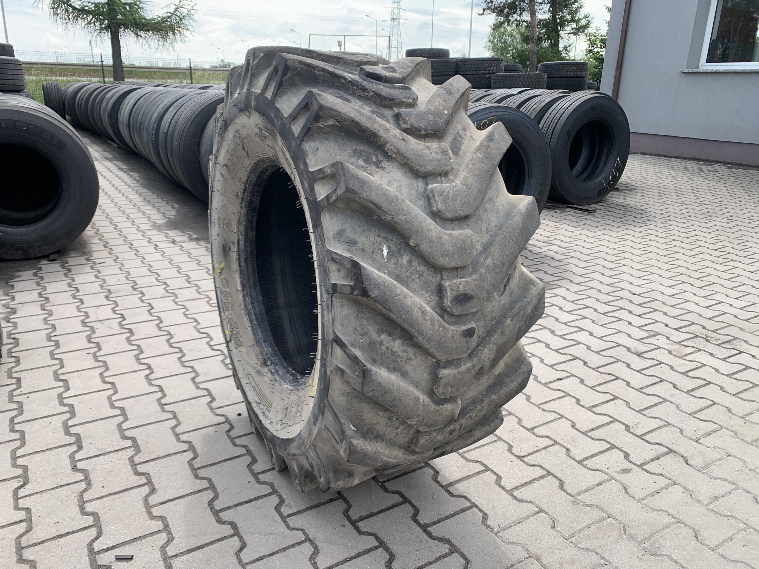 Opona przemysłowa 445/65-22.5 18-22.5 BKT MP 590 Opona przemysłowa 445/65-22.5 18-22.5 BKT MP 590