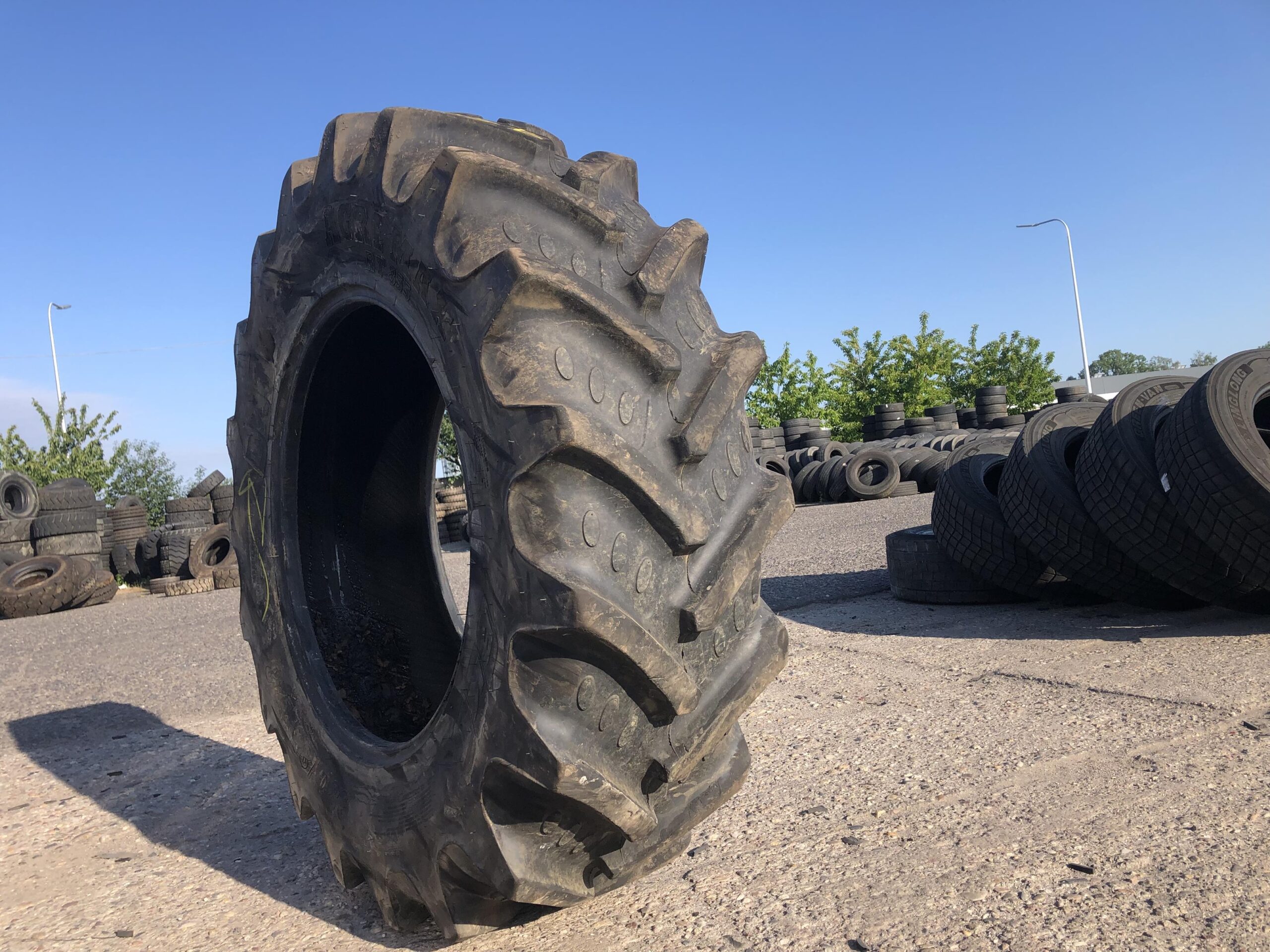 Opony ciężarowe 385/65R22.5 TRUCKSTAR TH TRAILER 3 / 15mm Opona rolnicza do maszyn 380/85R28 14.9R28 BKT AGRIMAX RT855 / 70% bieżnika