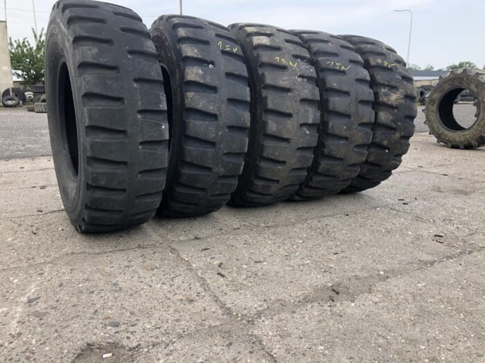 Opona przemysłowa do maszyn 15.5R25 BKT EARTH MAX SR313 RADIAL / 80% bieżnika