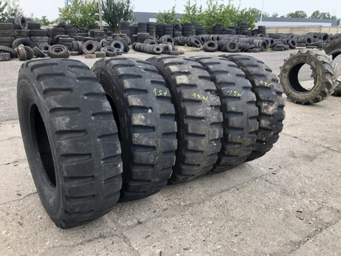 Opona przemysłowa do maszyn 15.5R25 BKT EARTH MAX SR313 RADIAL / 80% bieżnika
