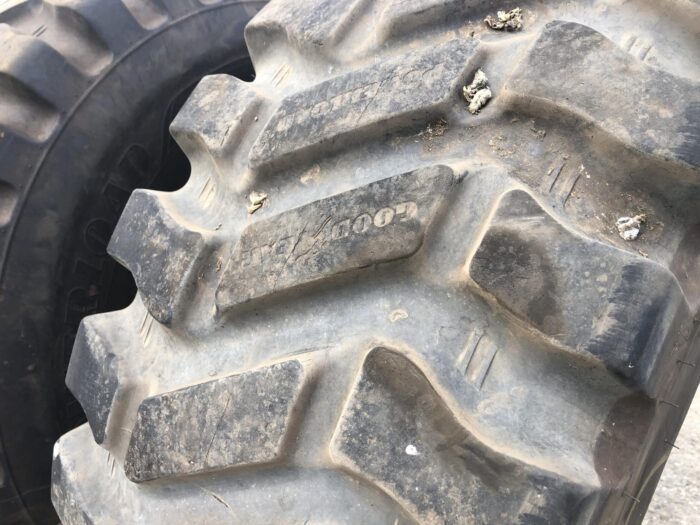 Opona do maszyn budowlanych 405/70R20 GOODYEAR POWERLOAD / 95% bieżnika