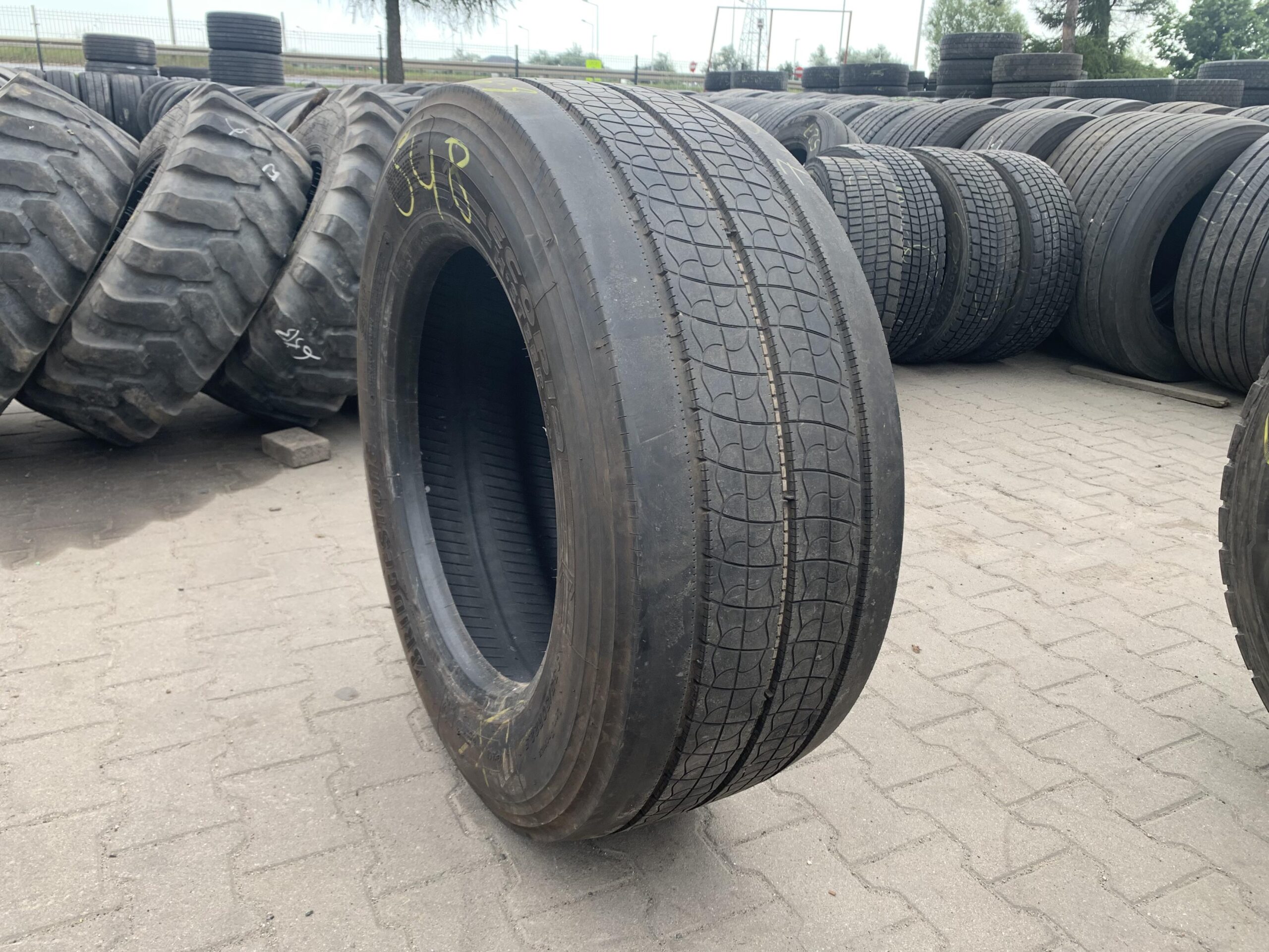 Opony ciężarowe 385/65R22.5 FALKEN RI151 / 100% BIEŻNIKA Opona ciężarowa 355/50R22.5 BRIDGESTONE ECOPIA H-STEER 002 / 8-9mm