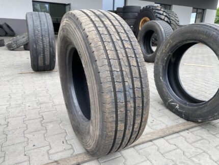  Opona ciężarowa używana 305/70R19.5 DUNLOP SP346 / 12-13mm