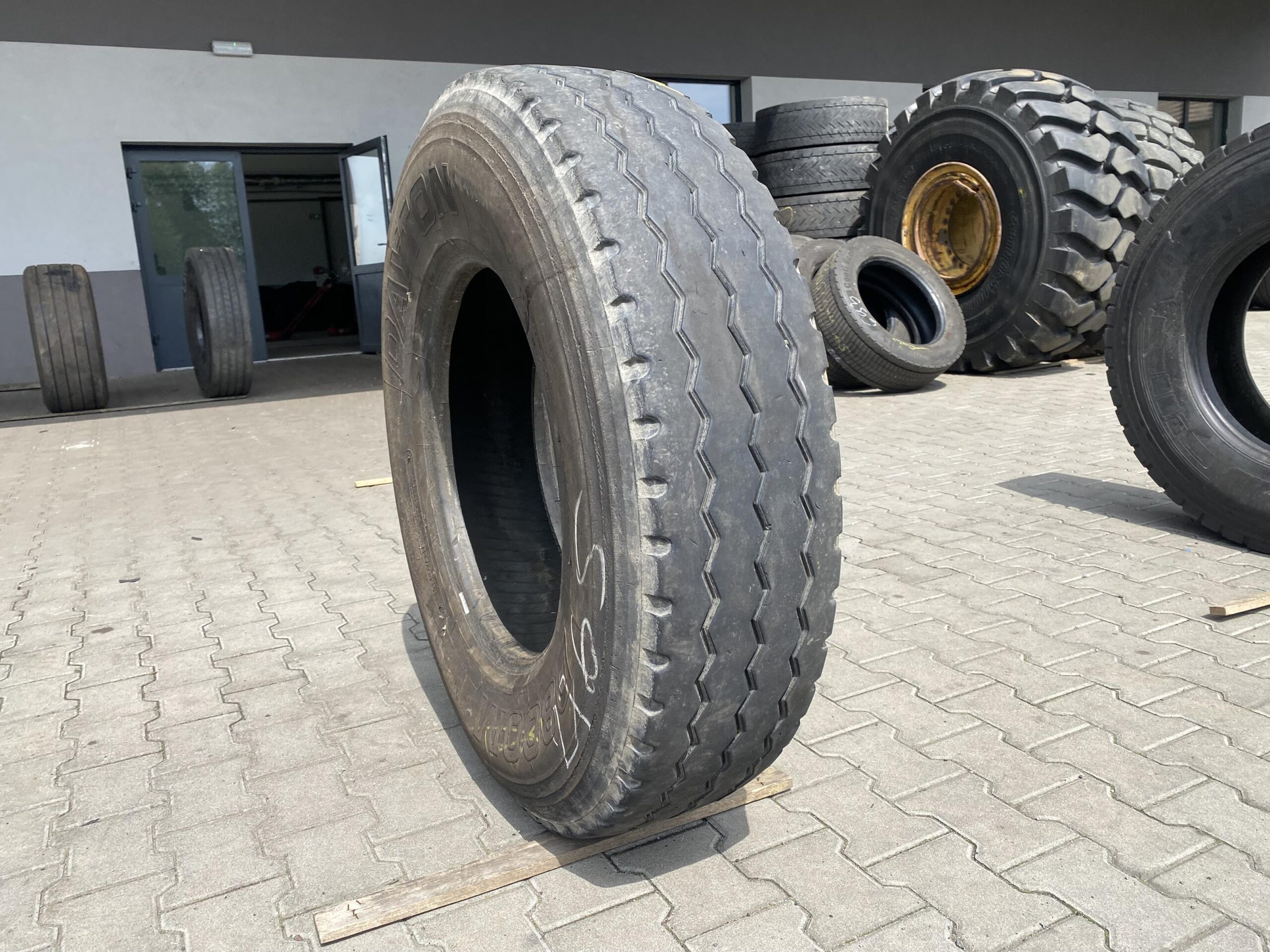 Opona ciężarowa używana 315/80R22.5 DAYTON D800M / 9-10mm Opona ciężarowa używana 315/80R22.5 DAYTON D800M / 9-10mm