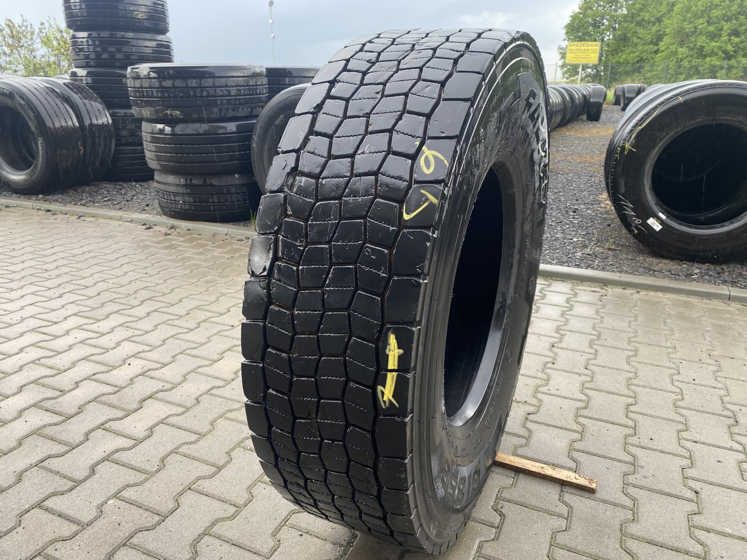 Opona ciężarowa używana 315/80R22.5 FALKEN BI856 / 13-17mm Opona ciężarowa używana 315/80R22.5 FALKEN BI856 / 13-17mm