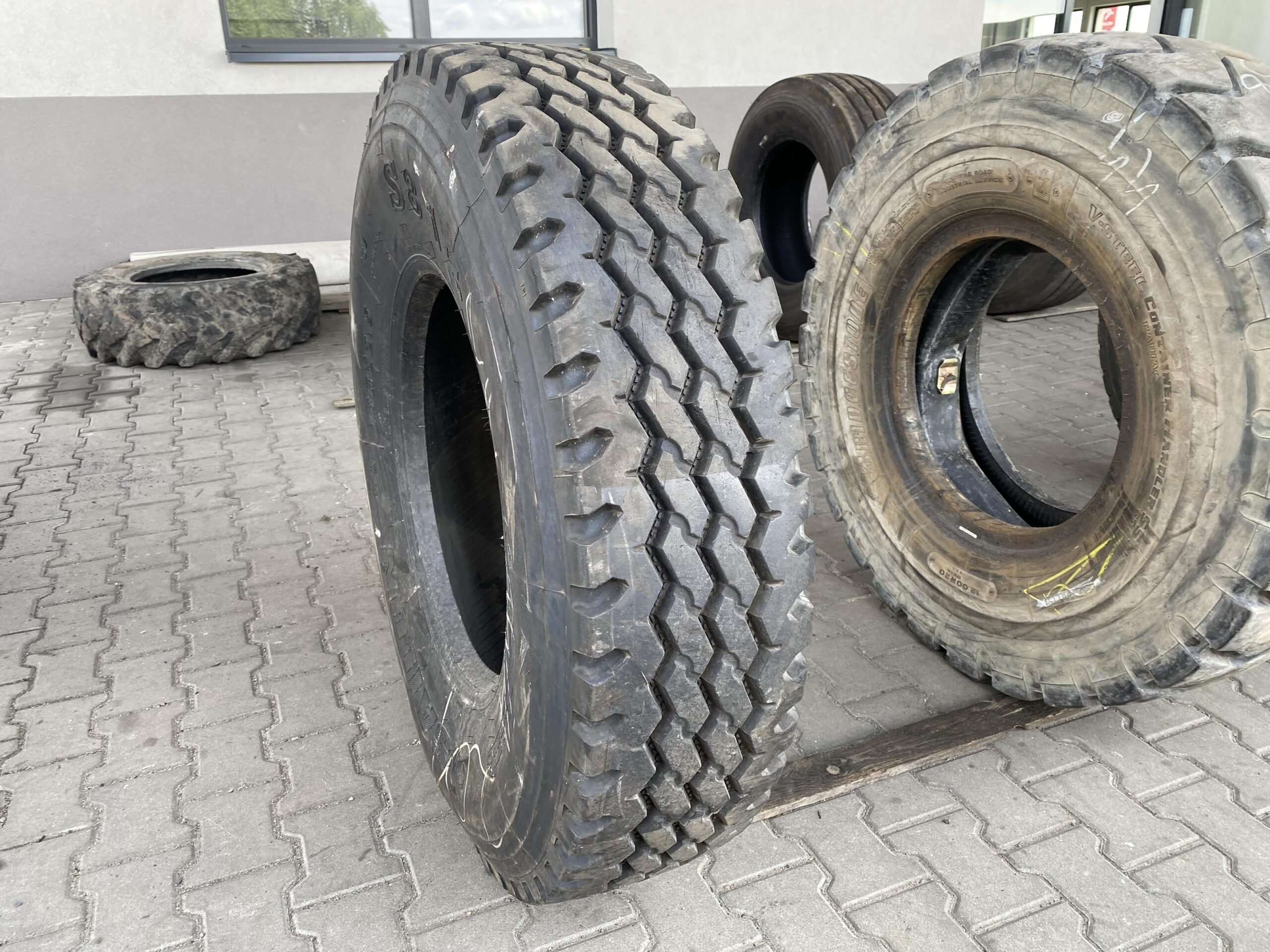 Opona ciężarowa używana 13R22.5 SAILUN S815 / 17mm Opona ciężarowa używana 13R22.5 SAILUN S815 / 17mm