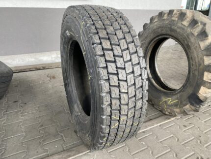  Opona ciężarowa używana 305/70R22.5 BIEŻNIKOWANA TYP MICHELIN XDE2+ / 100% Bieżnika
