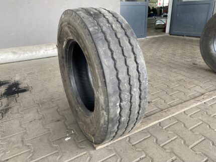  Opona ciężarowa używana 235/75R17.5  PIRELLI ST:01 / 9mm