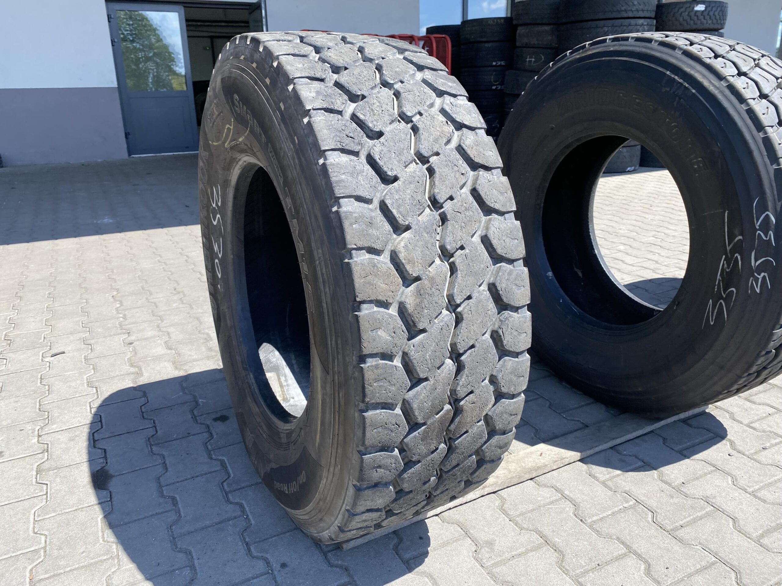 Opona ciężarowa używana 385/65R22.5 HANKOOK SMART WORK TM15 / 15mm Opona ciężarowa używana 385/65R22.5 HANKOOK SMART WORK TM15 / 15mm