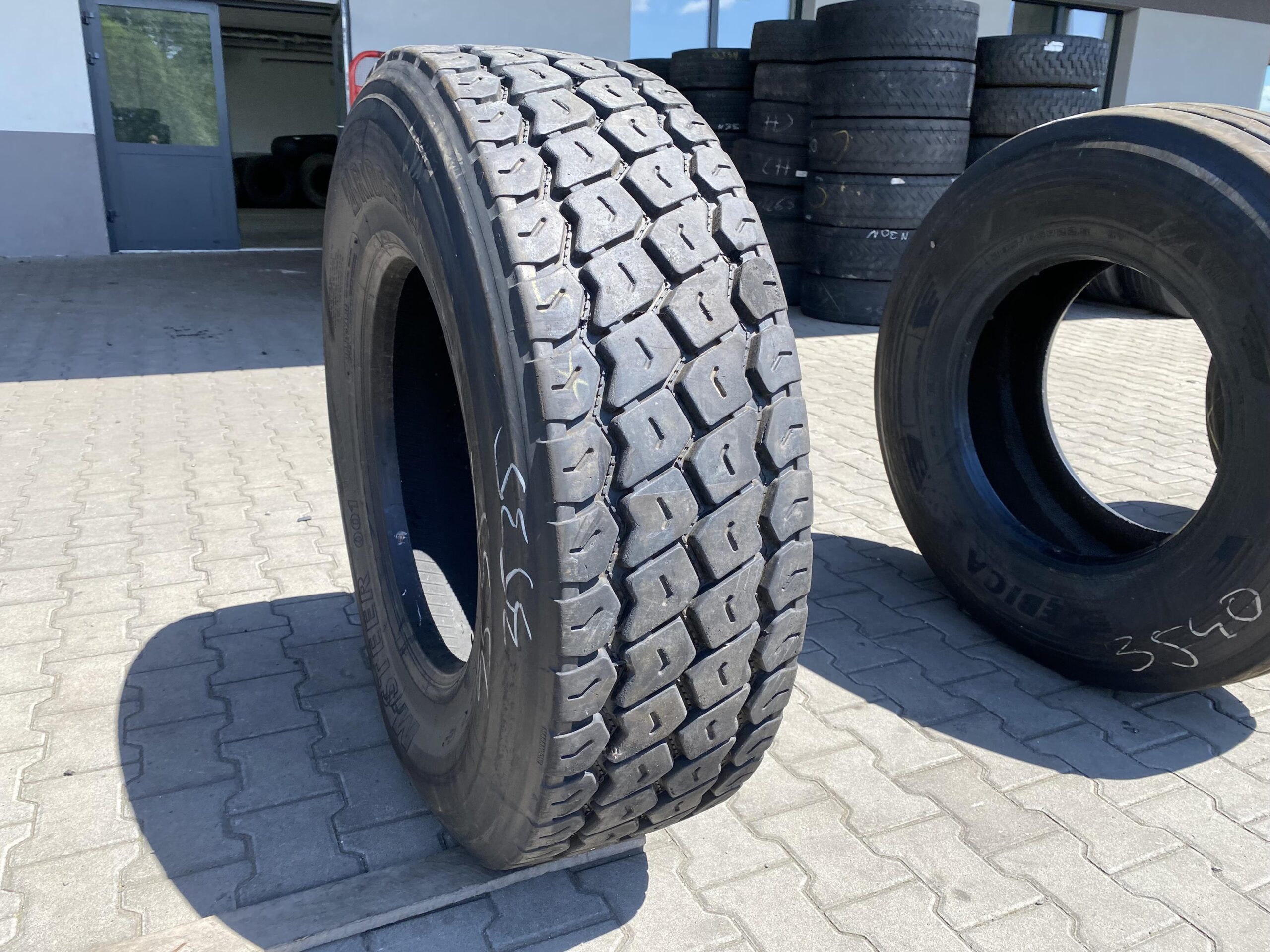 Opona ciężarowa używana 385/65R22.5 BIEŻNIKOWANA TYP MICHELIN XZY3 / 16mm Opona ciężarowa używana 385/65R22.5 BIEŻNIKOWANA TYP MICHELIN XZY3 / 16mm