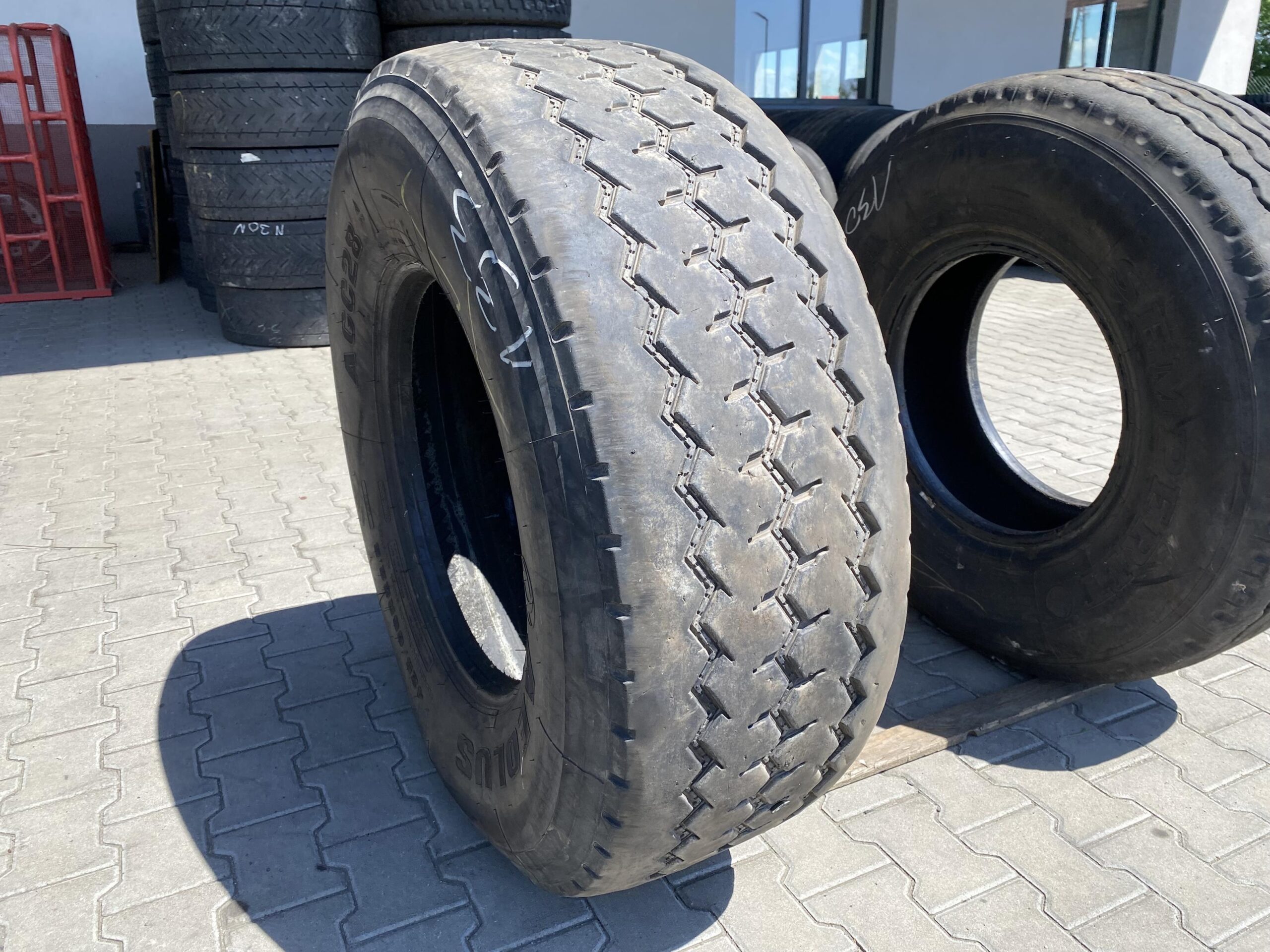 Opona ciężarowa używana 425/65R22.5 AEOLUS AGC28 / 8-10mm Opona ciężarowa używana 425/65R22.5 AEOLUS AGC28 / 8-10mm