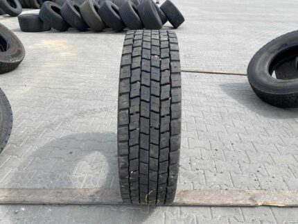 Używana opona ciężarowa 315/80R22.5 MAXX MD5250 / 17-18mm