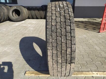 Używana opona ciężarowa 315/80R22.5 BIEŻNIKOWANA TYP KOSTKA / 13mm