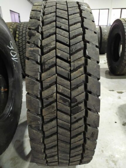  Używana opona ciężarowa 315/80R22.5 SEMPERIT RUNNER D2 / 15-16mm