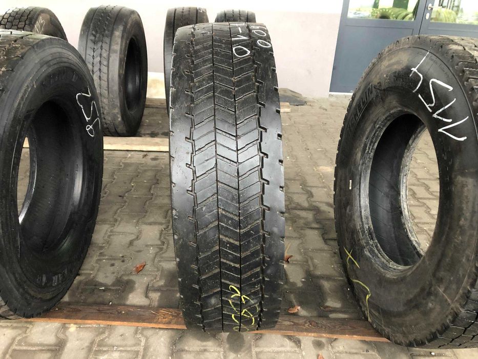 Używana opona ciężarowa 315/80R22.5 SEMPERIT RUNNER D2 / 7-10mm Używana opona ciężarowa 315/80R22.5 SEMPERIT RUNNER D2 / 7-10mm