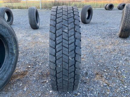  Używana opona ciężarowa 315/80R22.5 SEMPERIT RUNNER D2 / 14-15mm