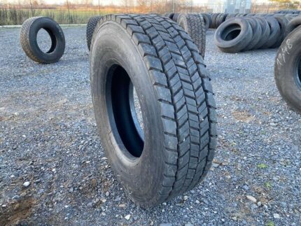 Używana opona ciężarowa 315/80R22.5 SEMPERIT RUNNER D2 / 14-15mm