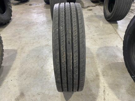 Używana opona ciężarowa 315/80R22.5 SEMPERIT RUNNER F2 / 13-14mm