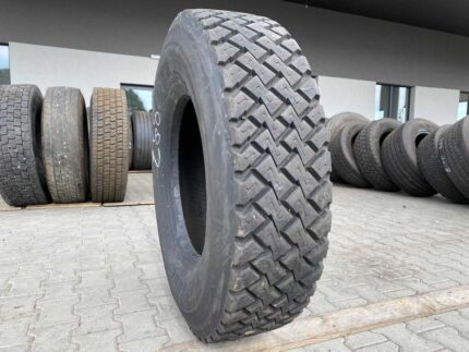  Używana opona ciężarowa 315/80R22.5 BIEŻNIKOWANA  TYP BUDOWLANA PODWÓJNE Z / 16mm