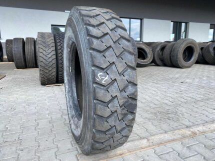  Używana opona ciężarowa 315/80R22.5 BIEŻNIKOWANA  TYP BUDOWLANA  Z / 14-16mm