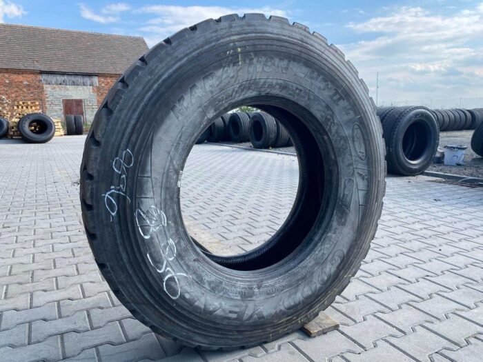 Używana opona ciężarowa 315/80R22.5 BIEŻNIKOWANA  TYP BUDOWLANA  Z / 14-16mm
