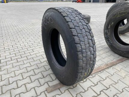 Używana opona ciężarowa 315/80R22.5 BIEŻNIKOWANA TYP KOSTKA / 14-16mm