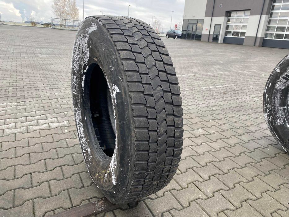 Używana opona ciężarowa 315/80R22.5 BIEŻNIKOWANA TYP KOSTKA / 8-10mm Używana opona ciężarowa 315/80R22.5 BIEŻNIKOWANA TYP KOSTKA / 8-10mm