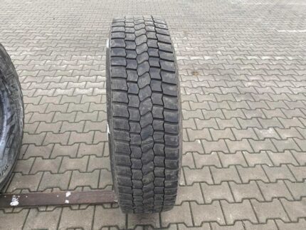 Używana opona ciężarowa 315/80R22.5 BIEŻNIKOWANA TYP KOSTKA / 8-10mm