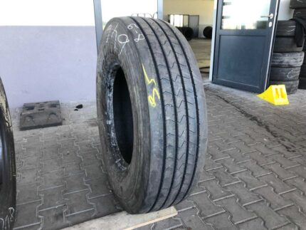 Używana opona ciężarowa 315/80R22.5 DUNLOP SP344 / 8-9mm