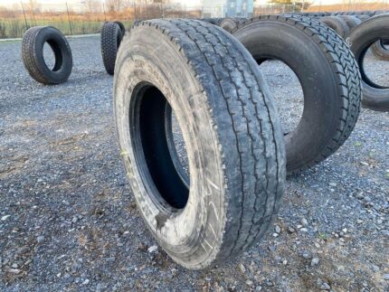 Używana opona ciężarowa 315/80R22.5 DUNLOP SP362 / 7-9mm