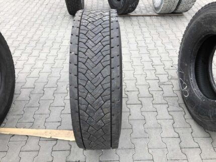 Używana opona ciężarowa 315/80R22.5 DUNLOP SP446 / 11-13mm