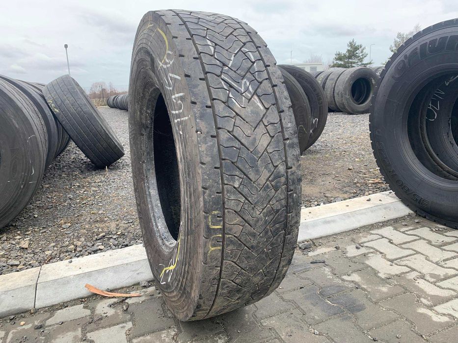 Używane opony ciężarowe 315/80R22.5 DUNLOP SP446 / 7-10mm Używane opony ciężarowe 315/80R22.5 DUNLOP SP446 / 7-10mm